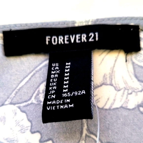 Forever 21 Women's Floral Blouse Size Medium - Picture 3 of 5